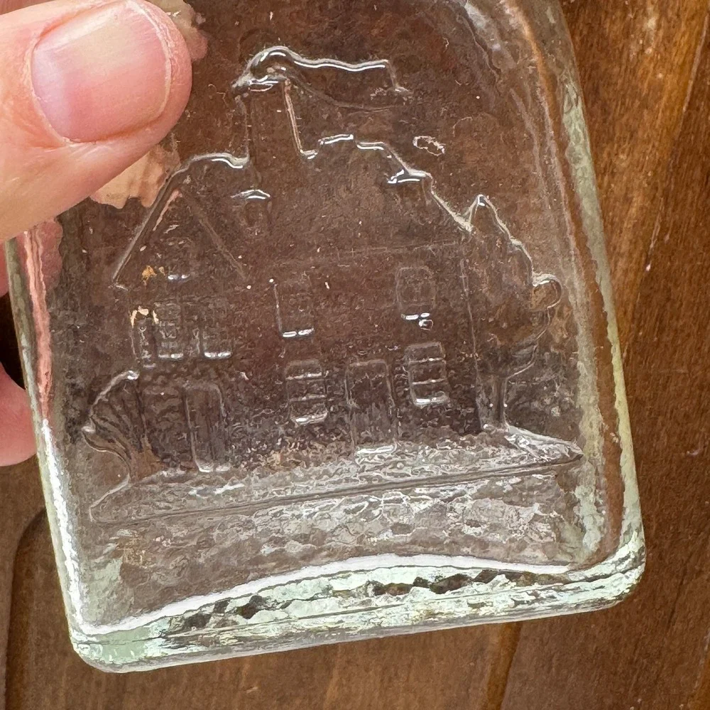 Vintage Clear Glass Decanter Bottle Embossed Colonial House with Stopper‎ 5.25in
